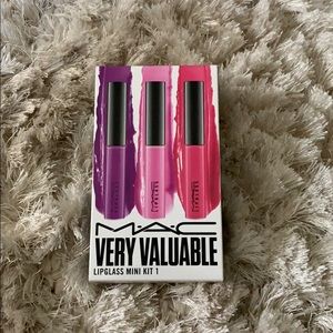 Mac “very valuable” lipgloss mini kit